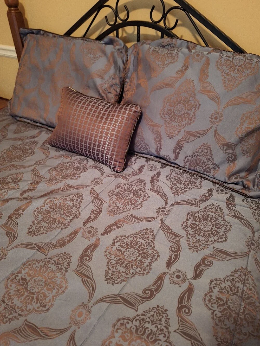 Blue/Brown Comforter Set